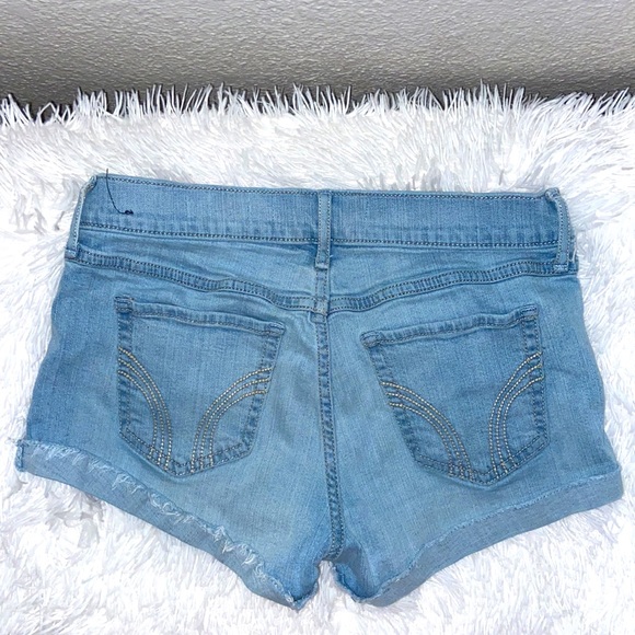 Hollister light-washed denim shorts - Picture 3 of 3